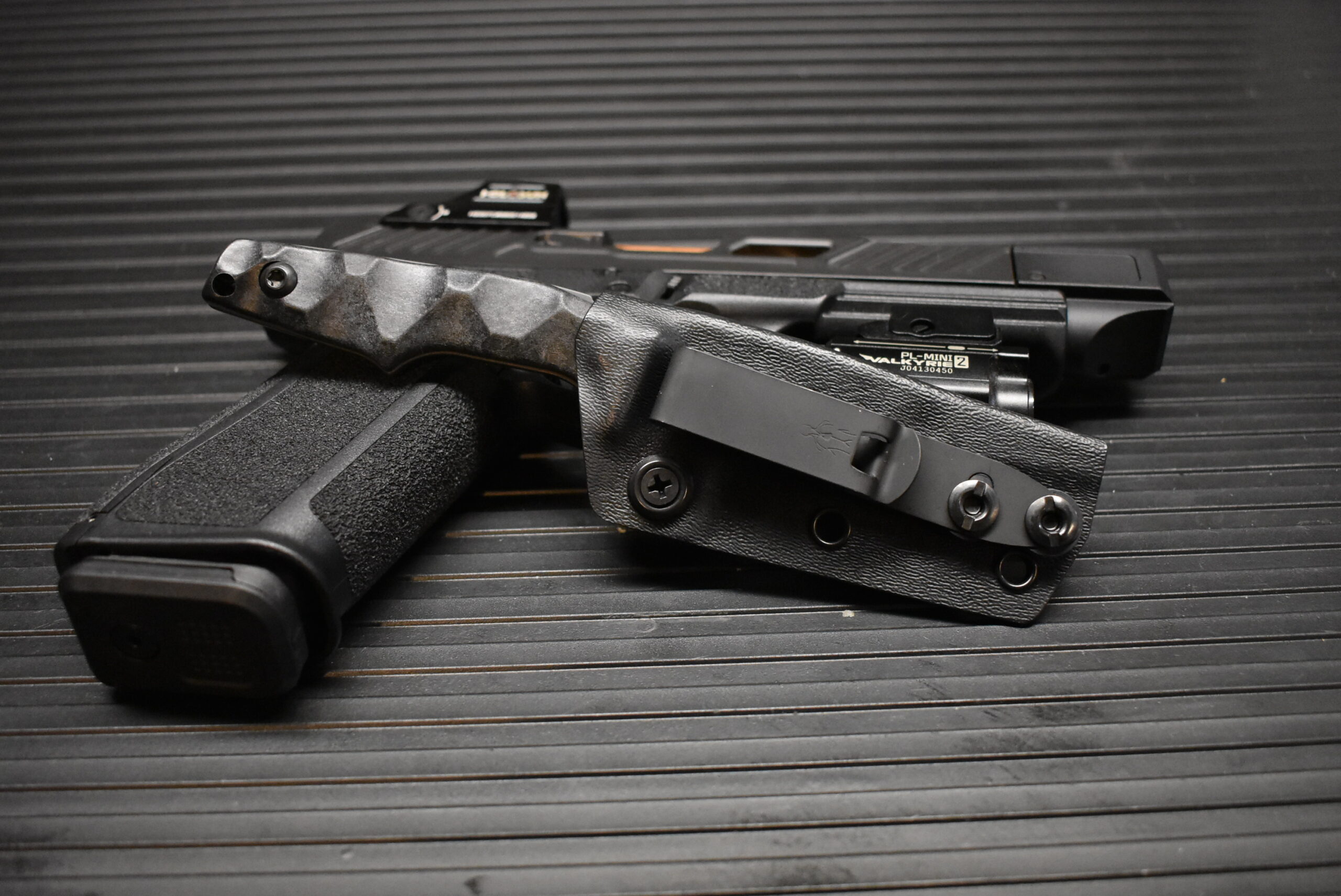 Bawidamann Muninn Dagger Graphite - LANTAC Knives